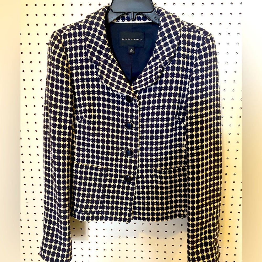 Banana Republic navy and white tweed jacket size 8! Great staple piece!